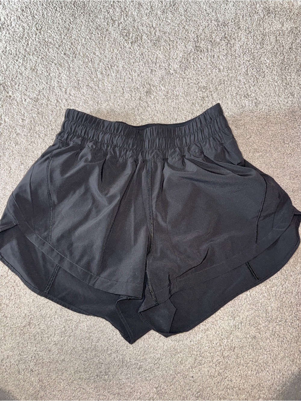 Lululemon track that 3” shorts in black - size 6